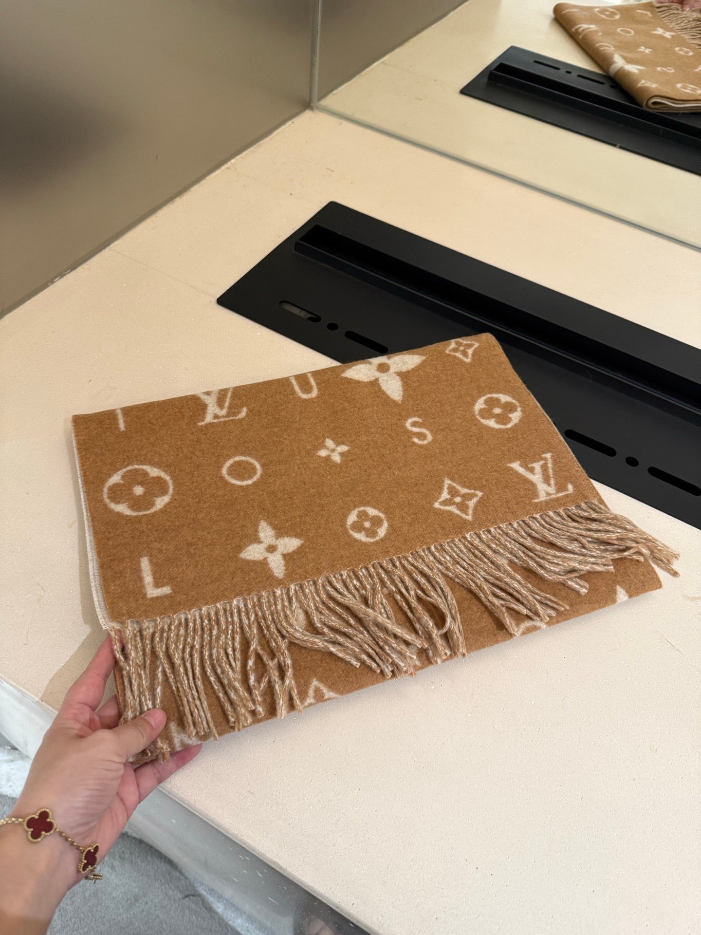 LV Reykjavik Scarf 220cm Brown Beige Cashmere 967214