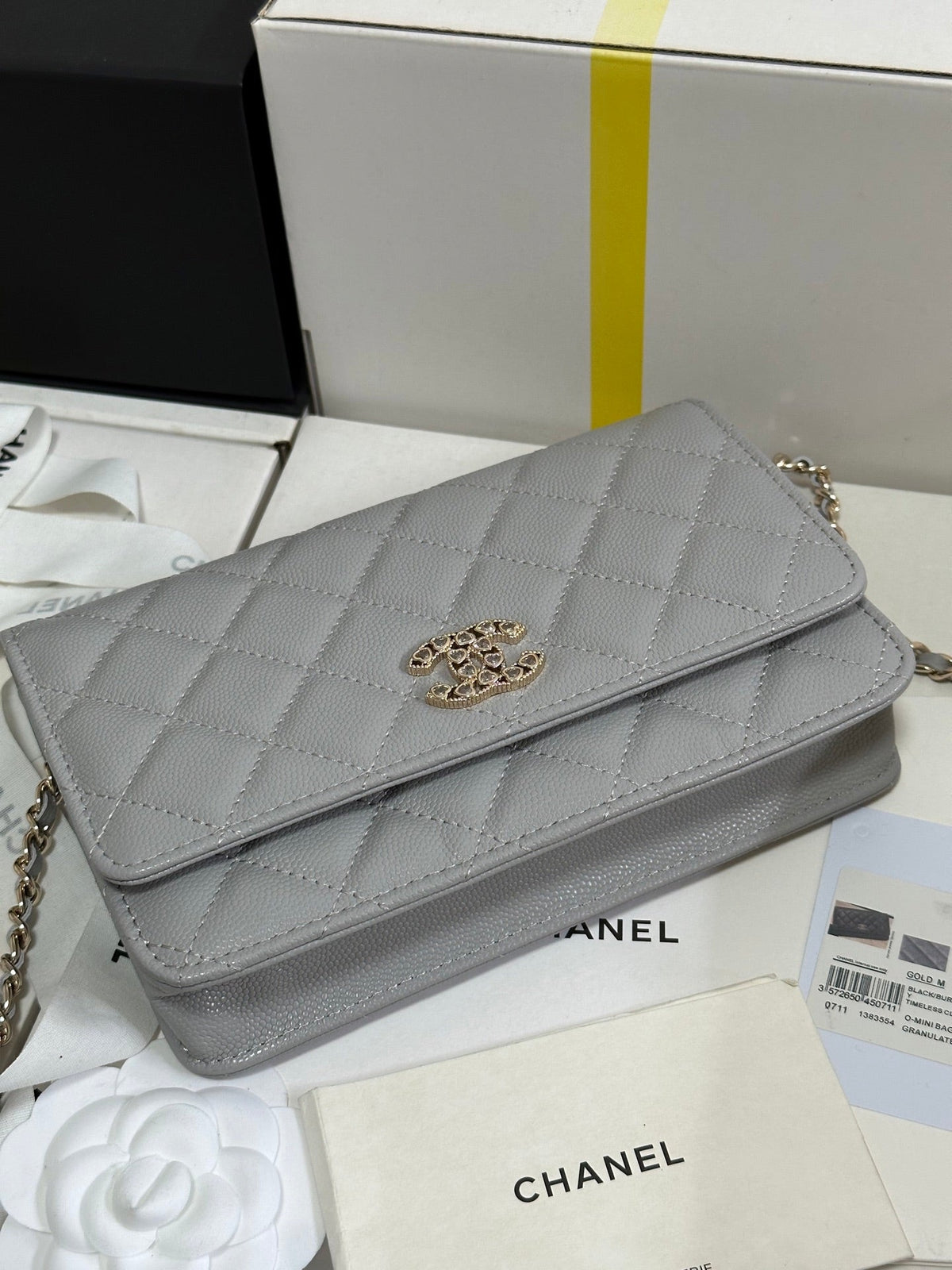 CC 25P Wallet On Chain 19cm Light Gray Cowhide Heart Rhinestone 243598