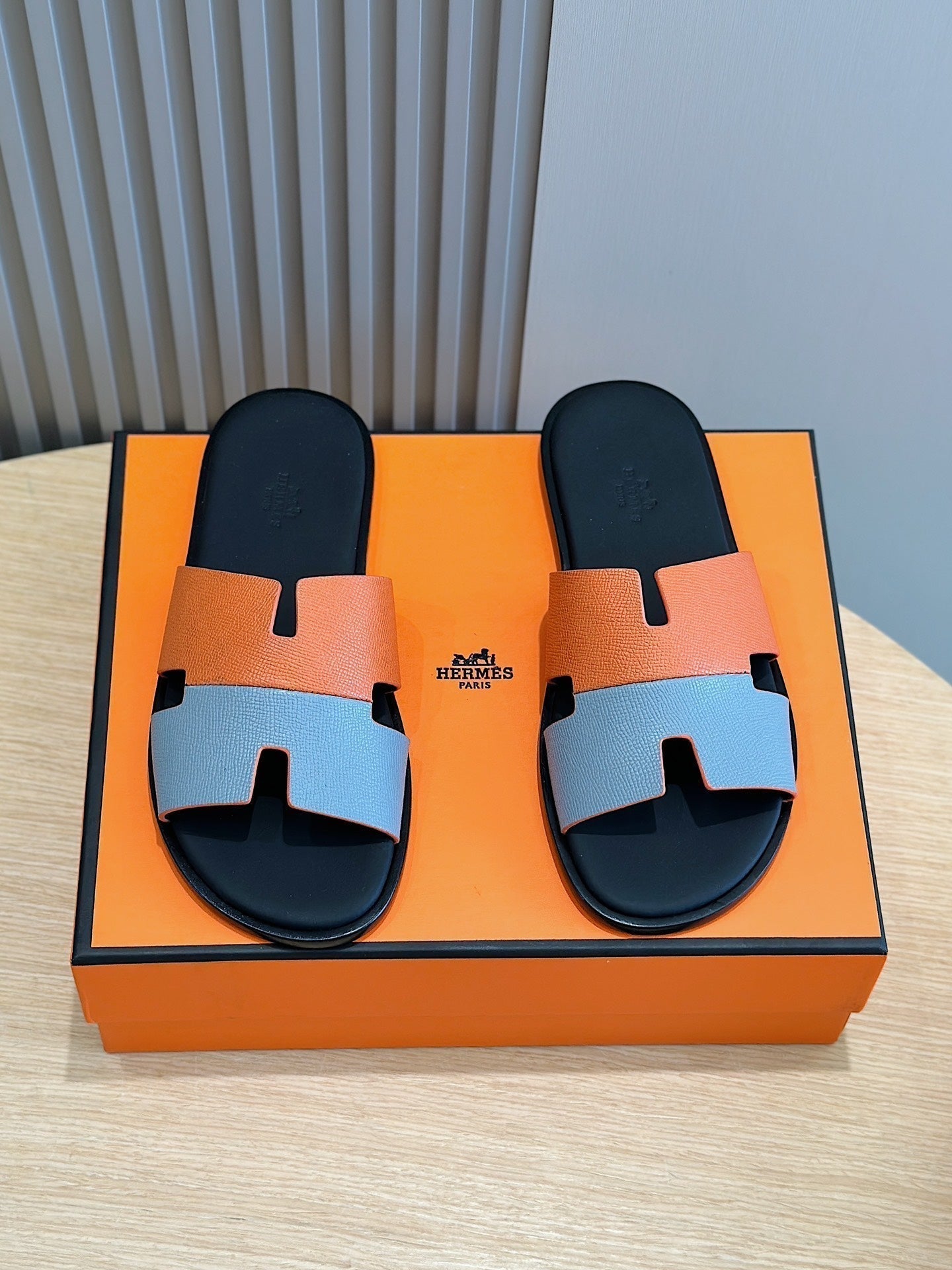 HM IZMIR SANDAL FIRE AND SKY CALFSKIN
