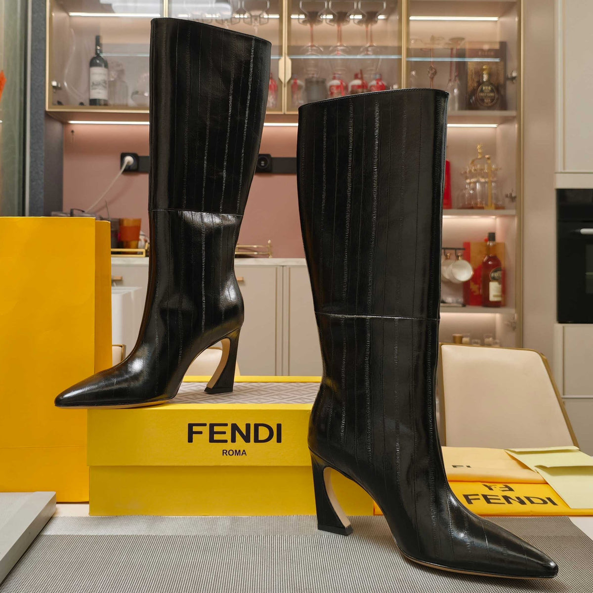 Fendi 25ss high-heeled boots black sheepskin 502718