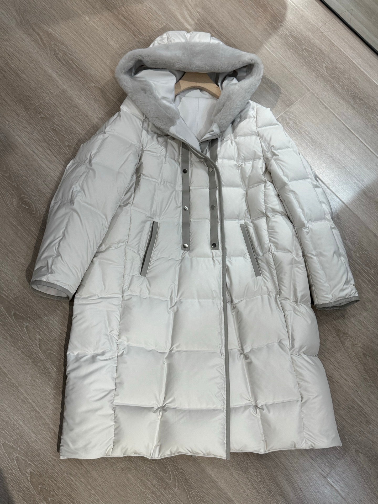 LP 25 Hooded Long Goose Down Light Gray Jacket with Fur Trim 124985