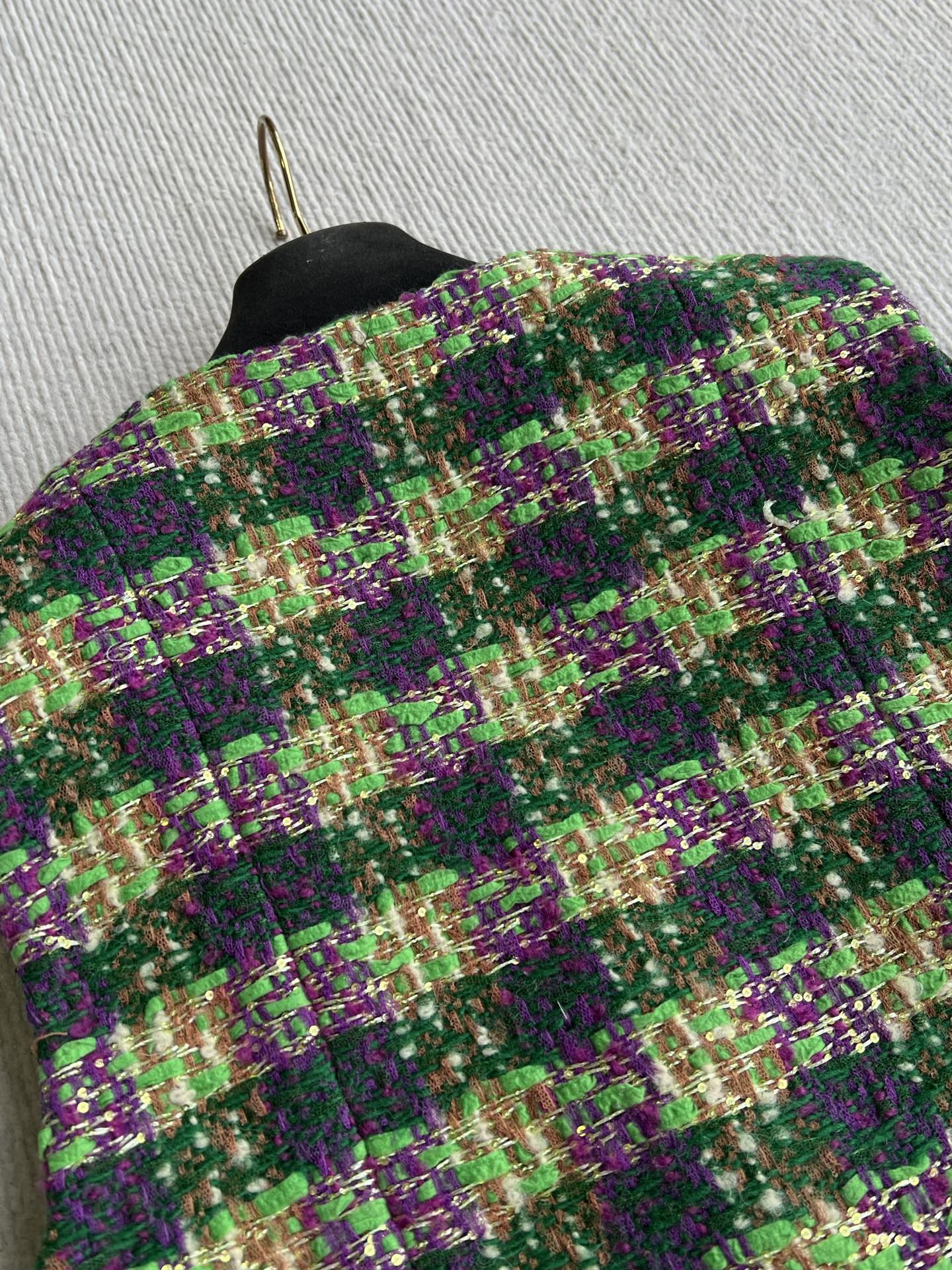 Chanel 2025 Plaid Tweed Vest Jacket Green Wool Polyester 325377