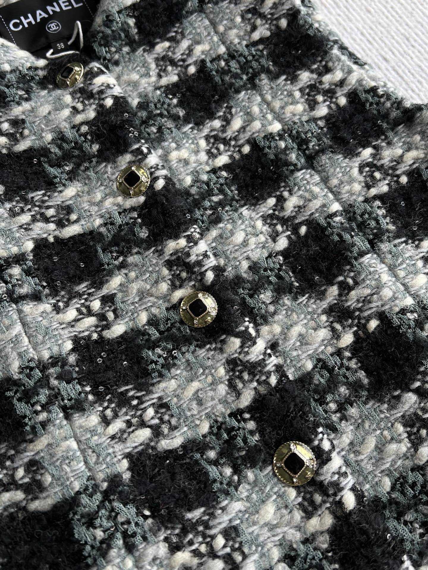 Chanel 2025 Plaid Tweed Vest Jacket Black Wool Polyester 325379