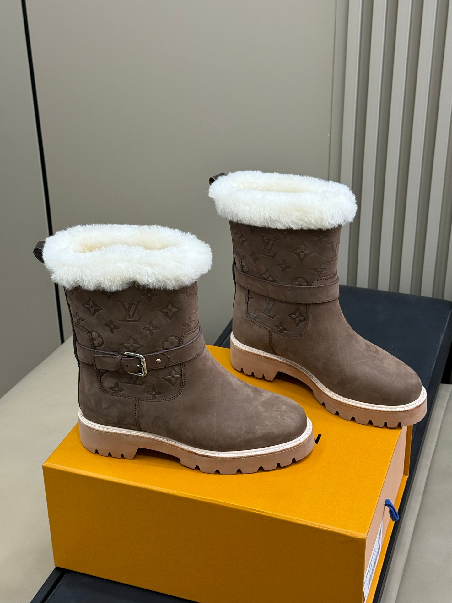 LV 25 Shearling Boots Dark Brown Suede 576934