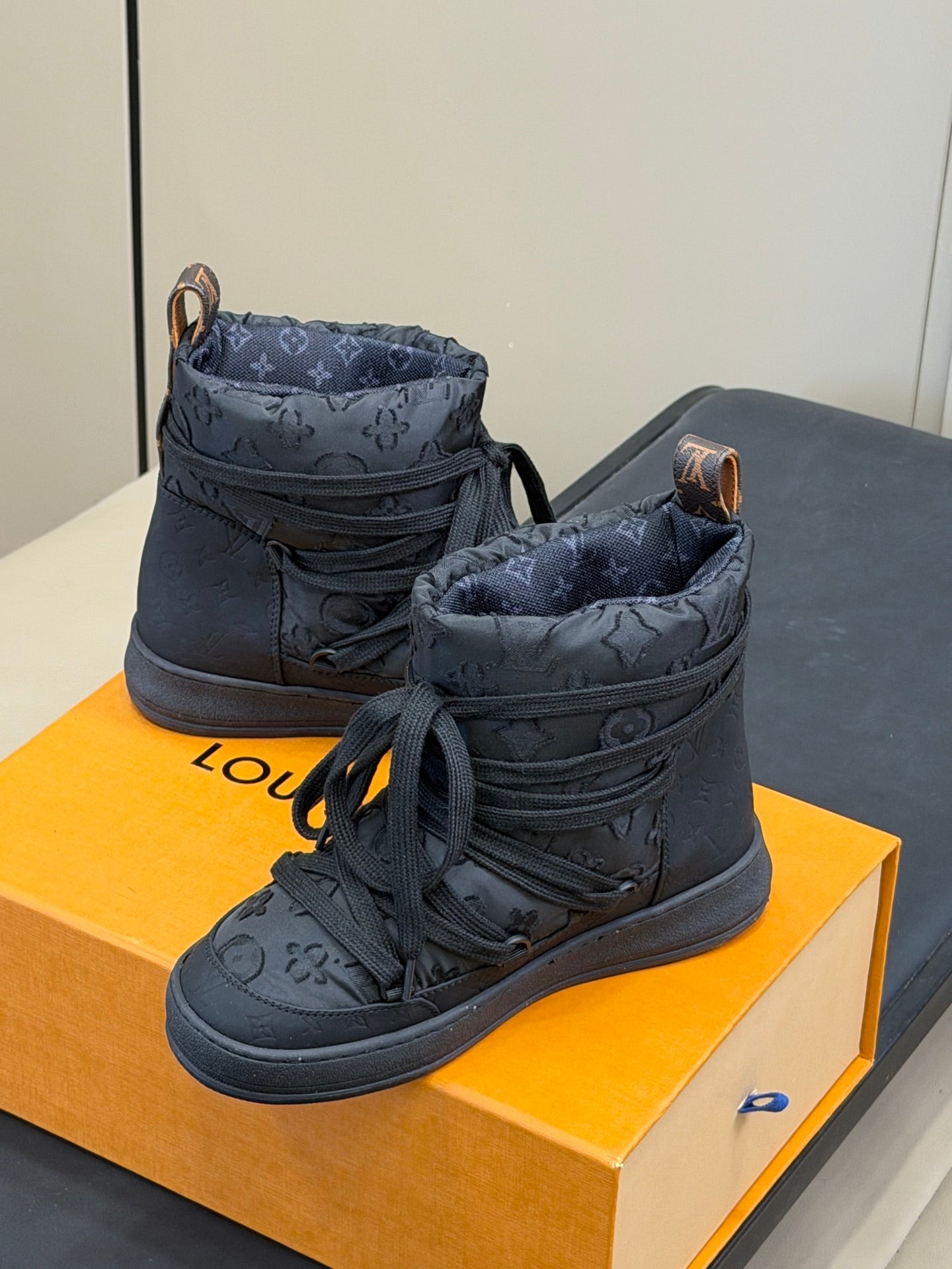 LV 25 Snow Boots Black Leather Canvas 576940