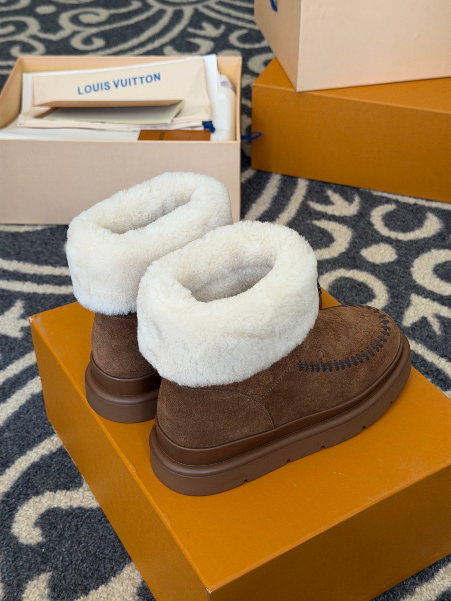 LV 25 Snow Boots Brown Monogram Suede 576948