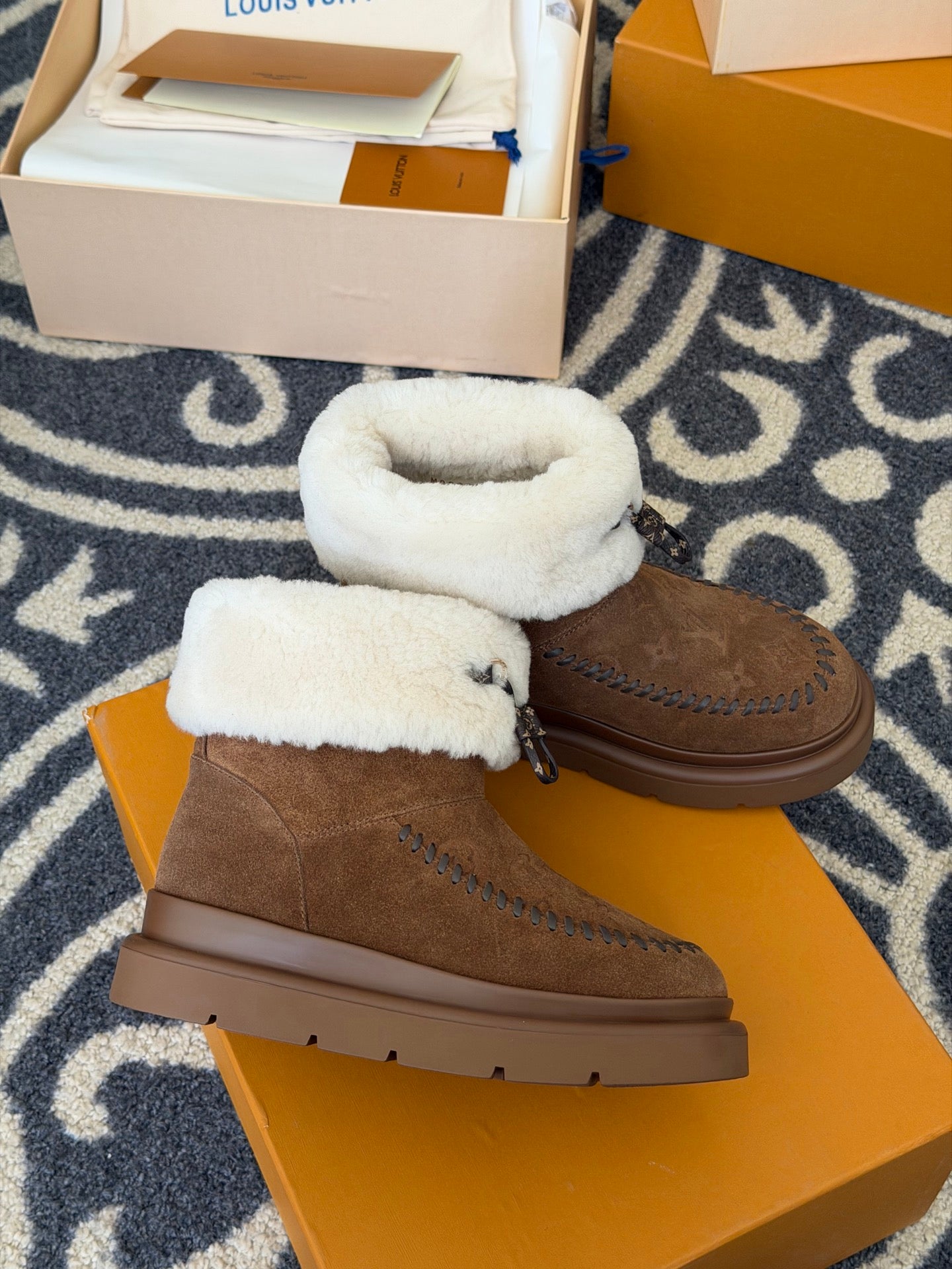LV 25 Snow Boots Brown Monogram Suede 576948