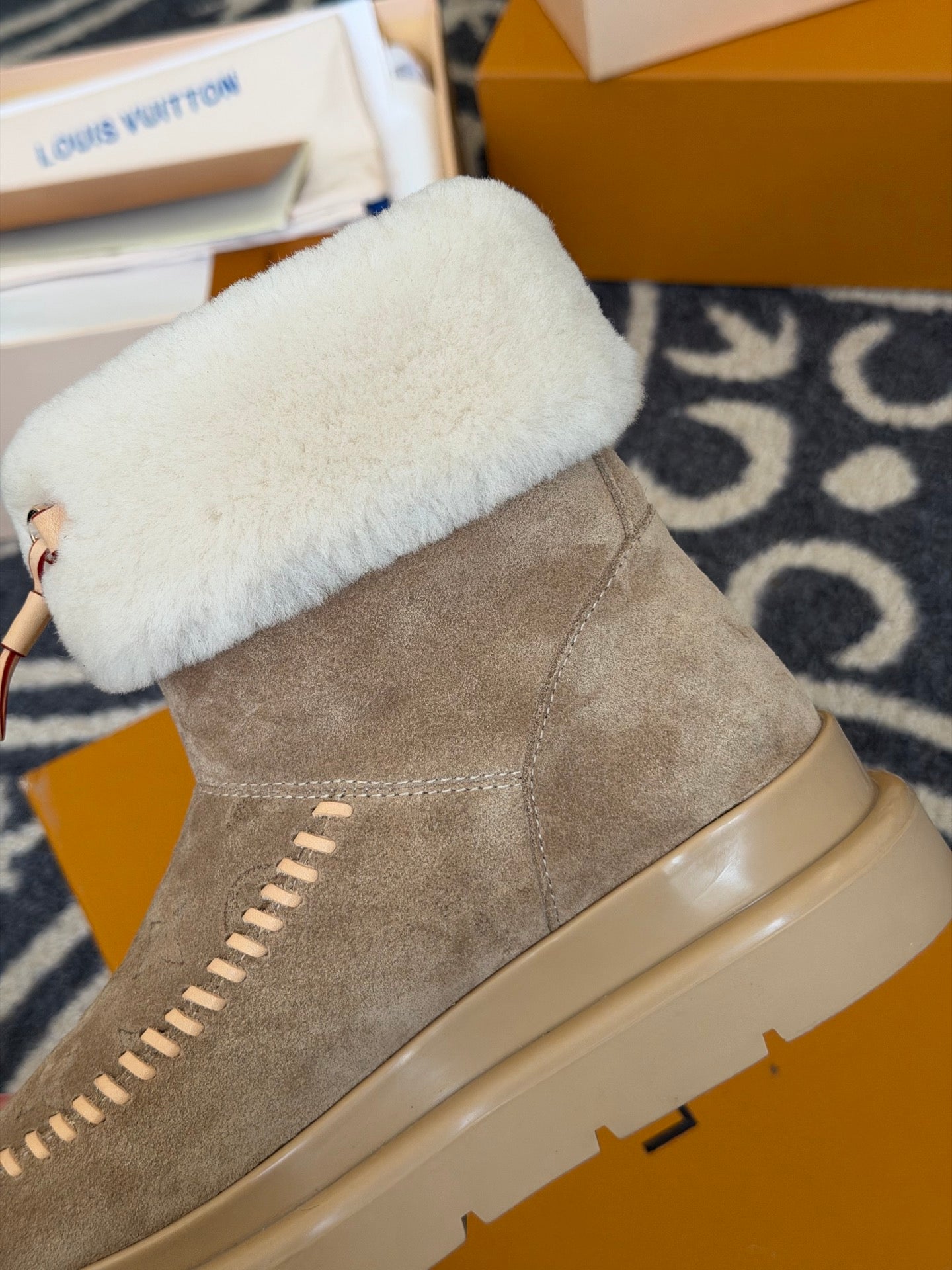 LV 25 Snow Boots Beige Suede Wool 576949