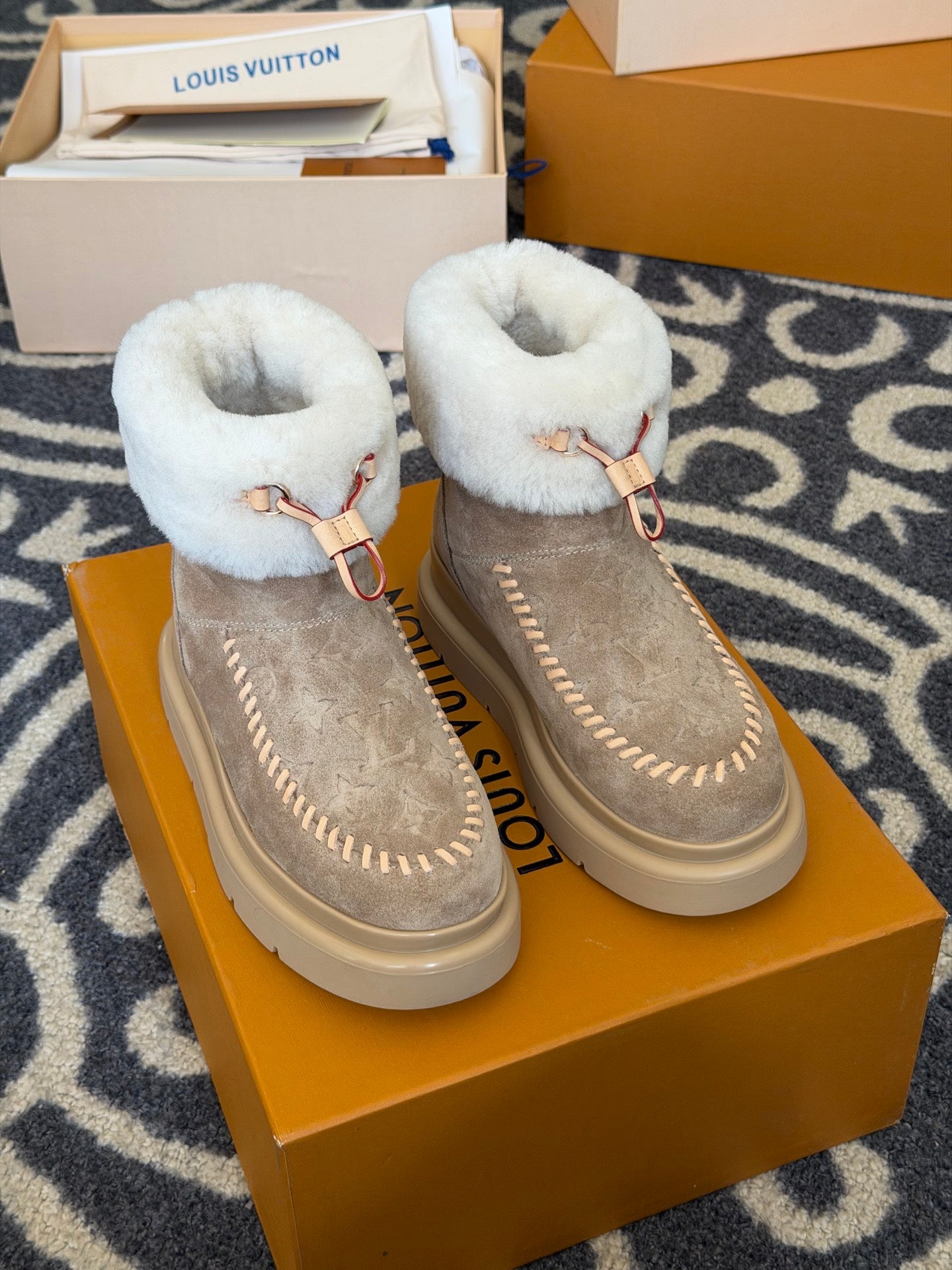 LV 25 Snow Boots Beige Suede Wool 576949