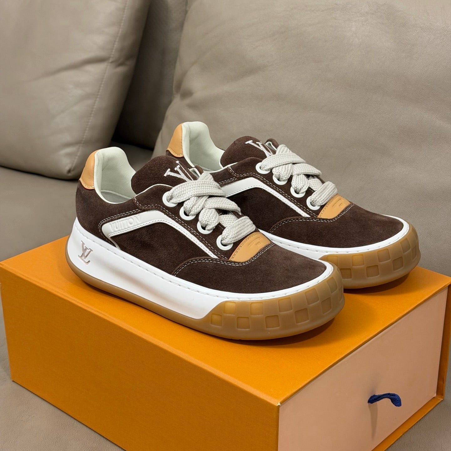 LV 25 Oversized Sneakers Brown Suede 576953