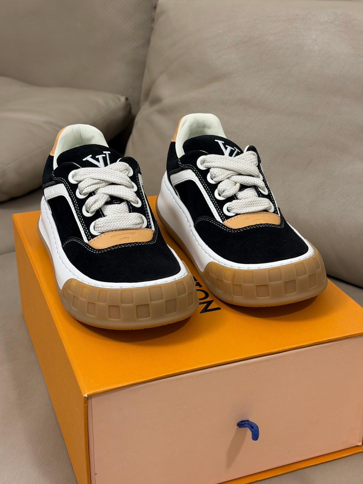 LV 25 Oversized Sneakers Black Suede 576954