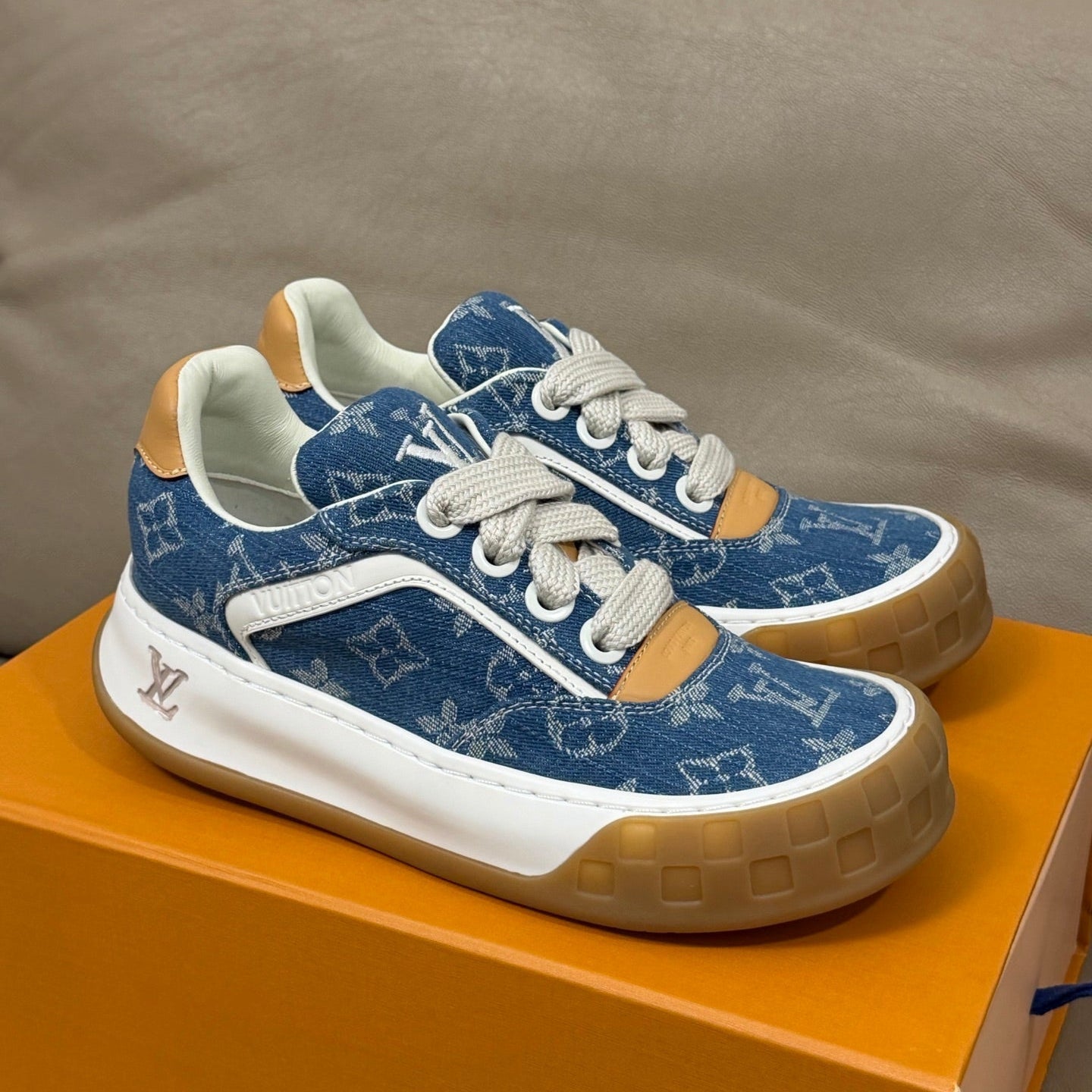 LV 25 Oversized Sneakers Blue Denim 576957