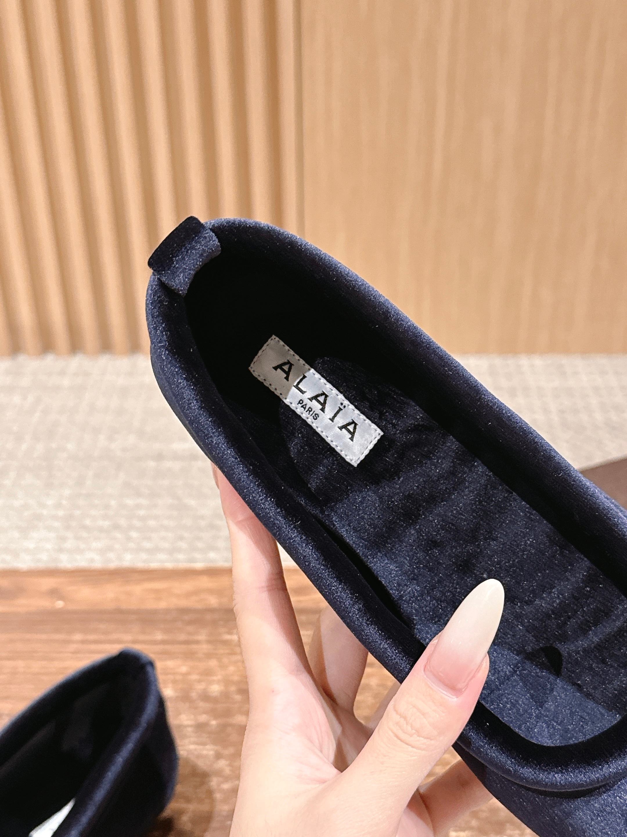 Alaia 2025 Ballet Flat Dark Blue Velvet 553858