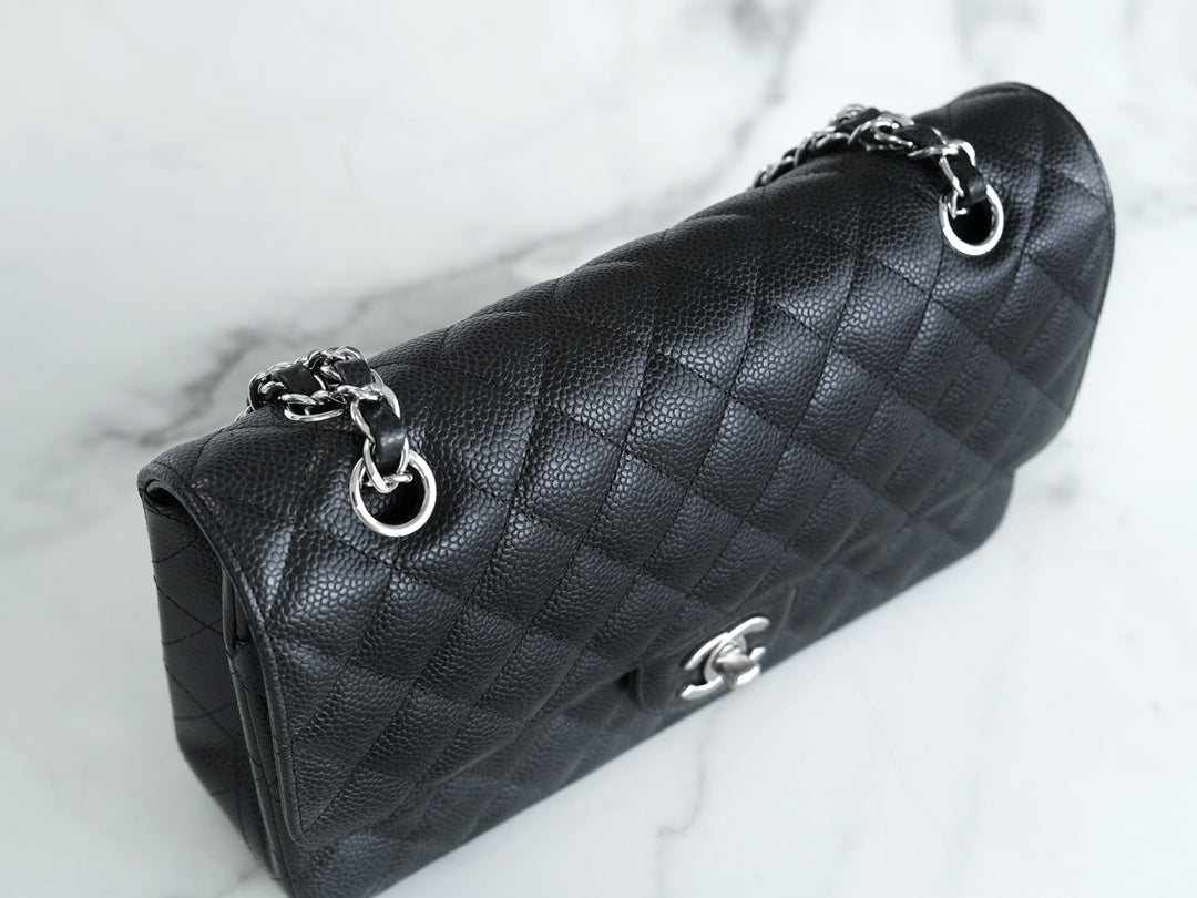 CLASSIC FLAP 25 BLACK CAVIAR SILVER HARDWARE