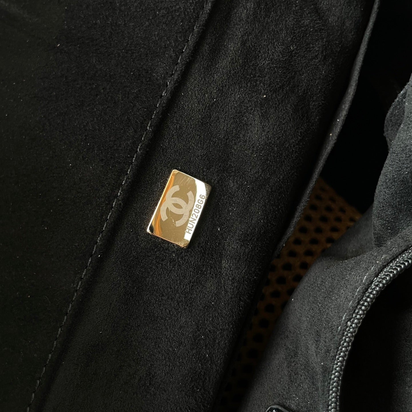 CC 25 Deauville Tote Bag 38cm Beige Black Crochet Suede