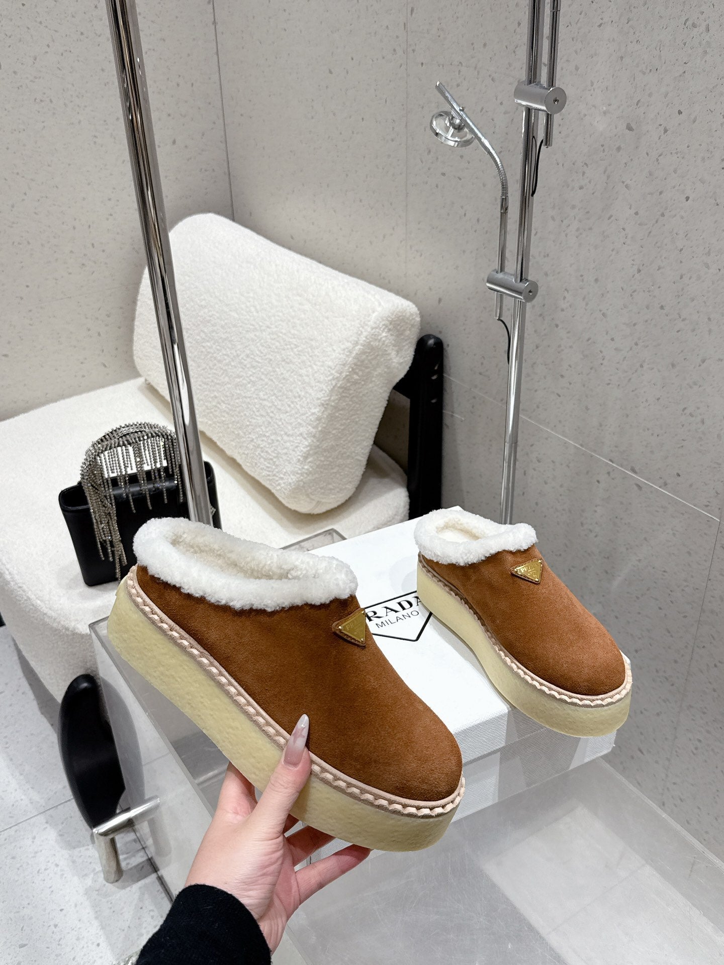 Pra 2025 Fur Mule Brown White Suede Wool 554327