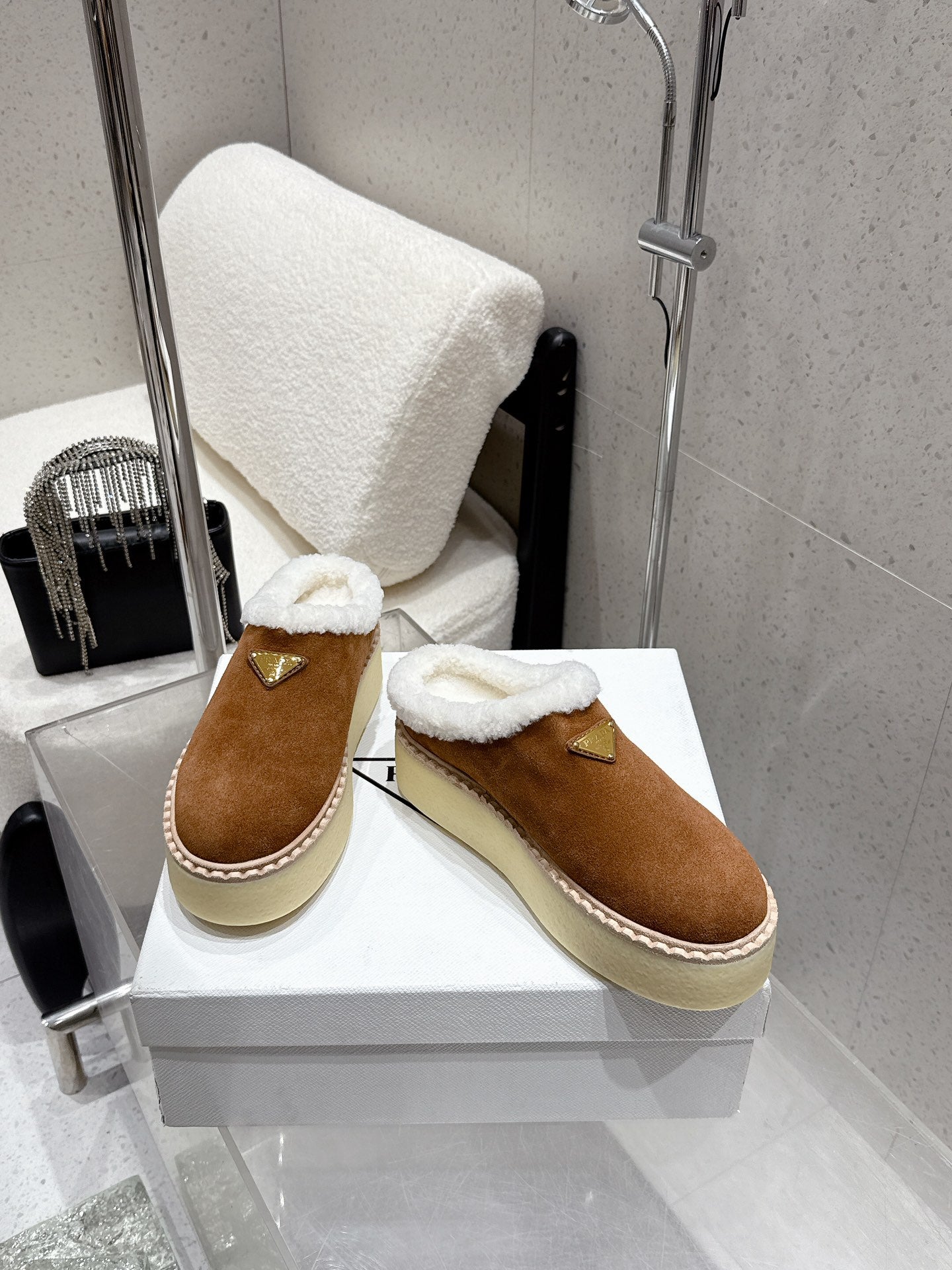 Pra 2025 Fur Mule Brown White Suede Wool 554327