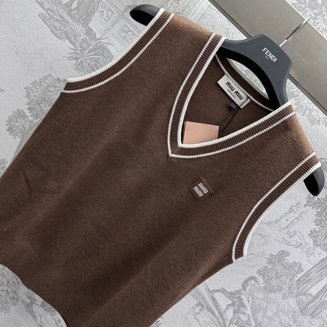 Miu 25 V- Gile Brown Wool 232024