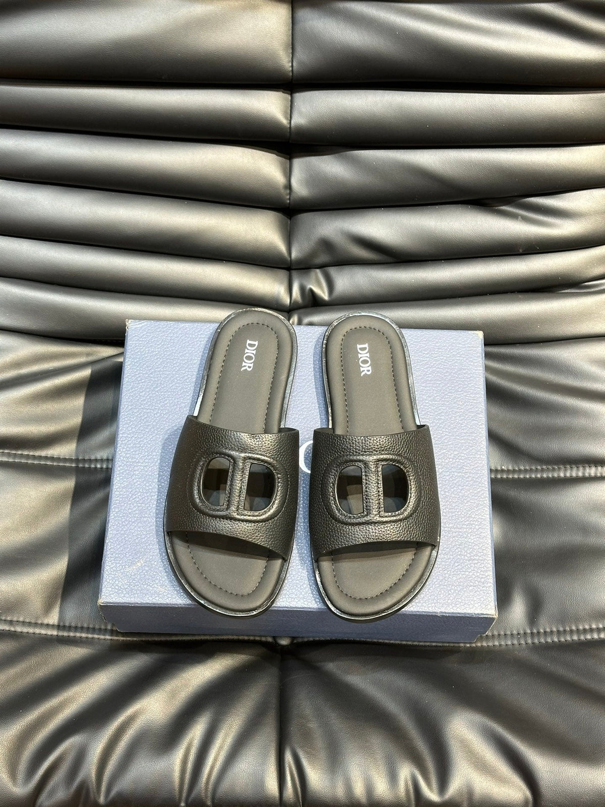 CD D-CLUB SLIDE SLIPPER BLACK GRAINED CALFSKIN
