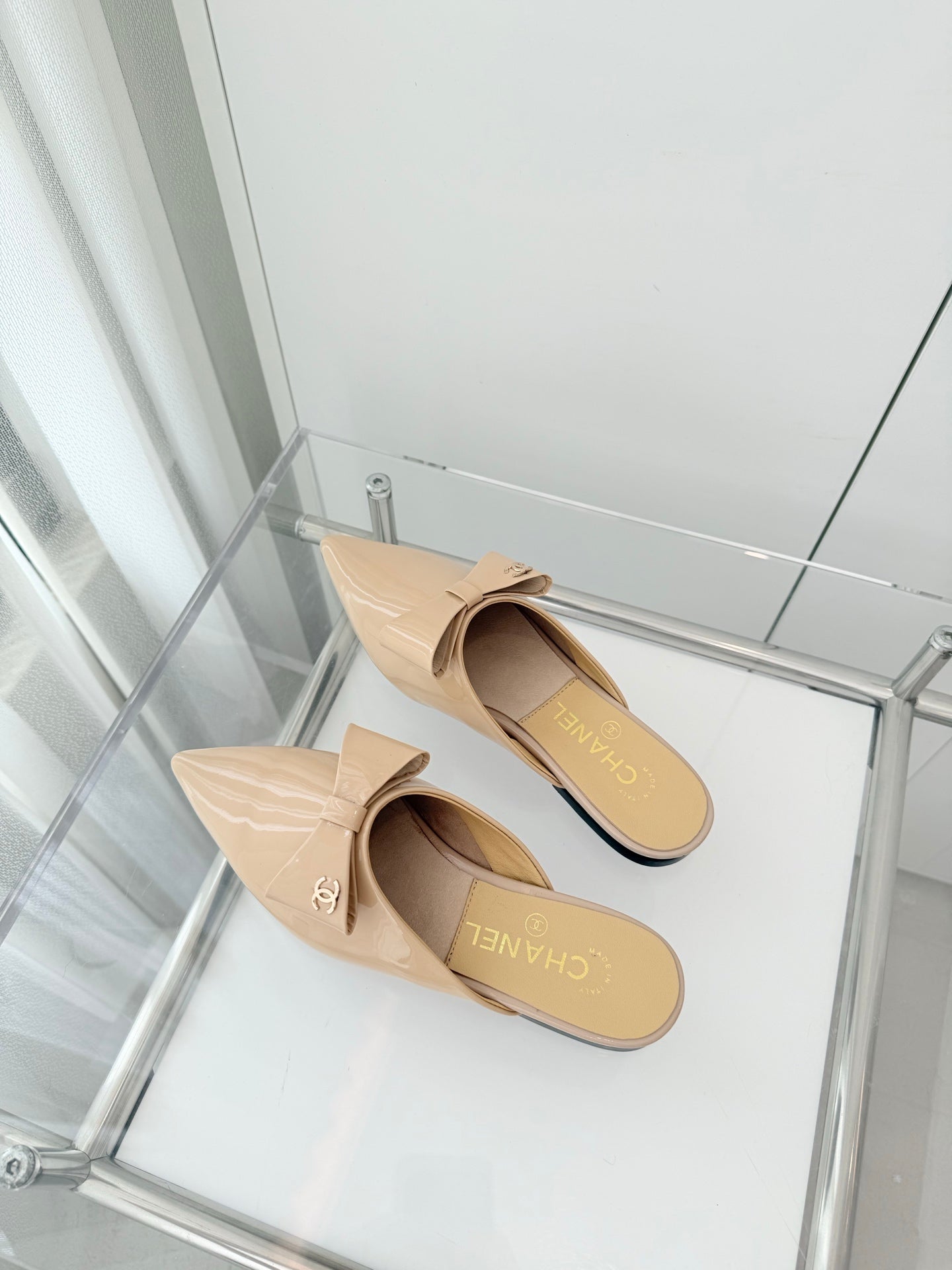 Chanel 2026 New Flat Mules Patent Leather Sheepskin 823436