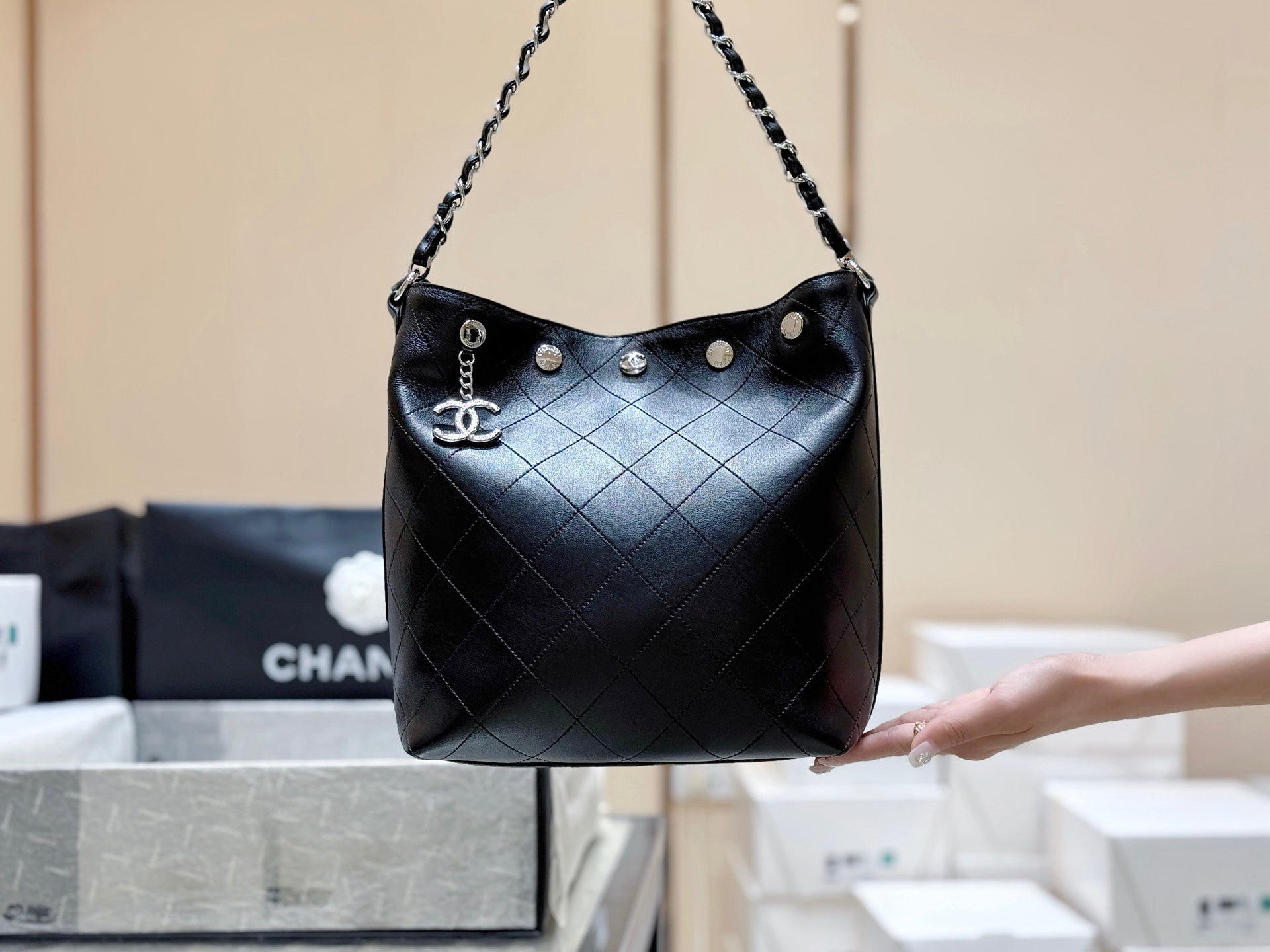 CC 2025 Bag 31cm Black Lambskin With Silver Chain 346394
