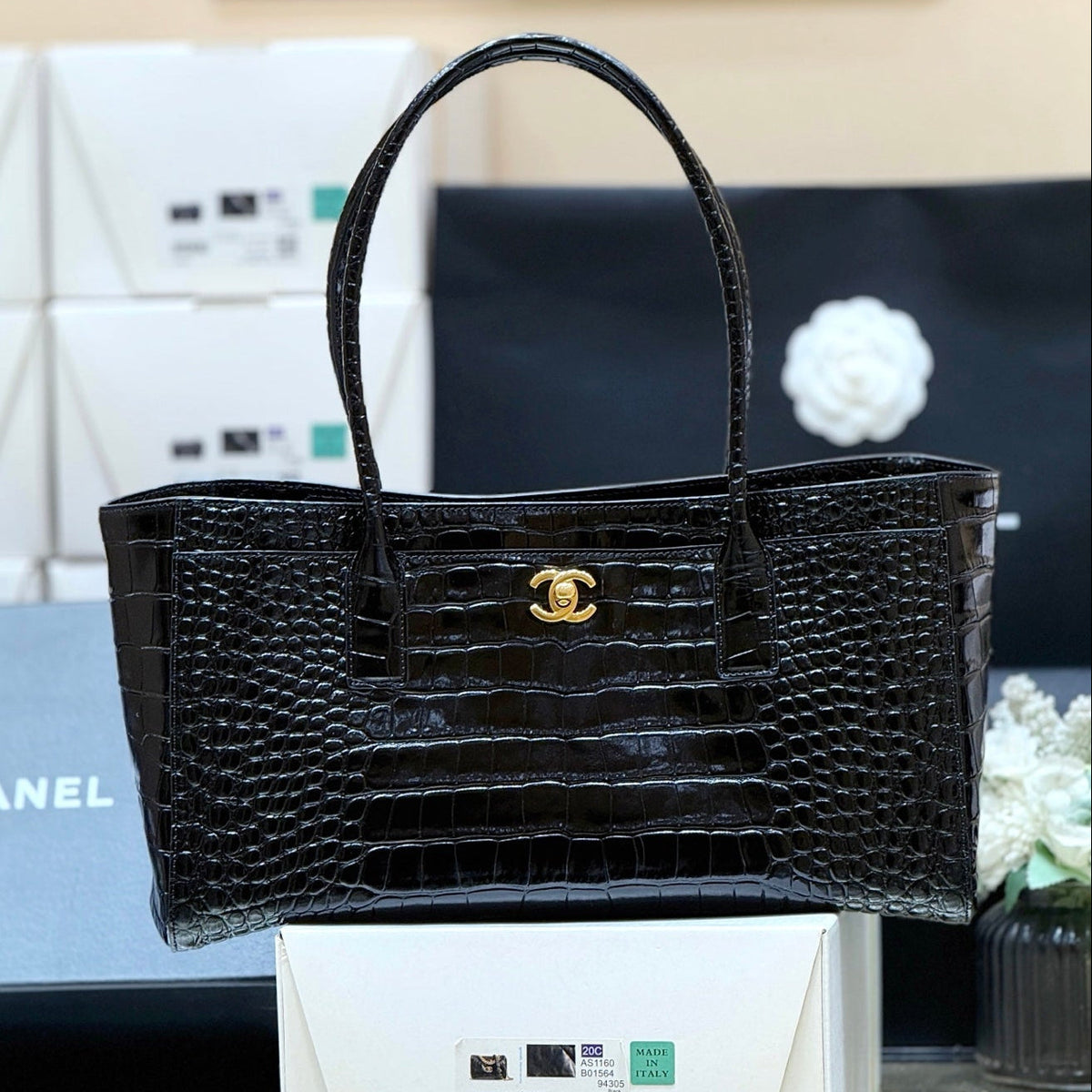 Chanel 25 Crocodile-embossed 40cm Bag Black Cowhide 322959