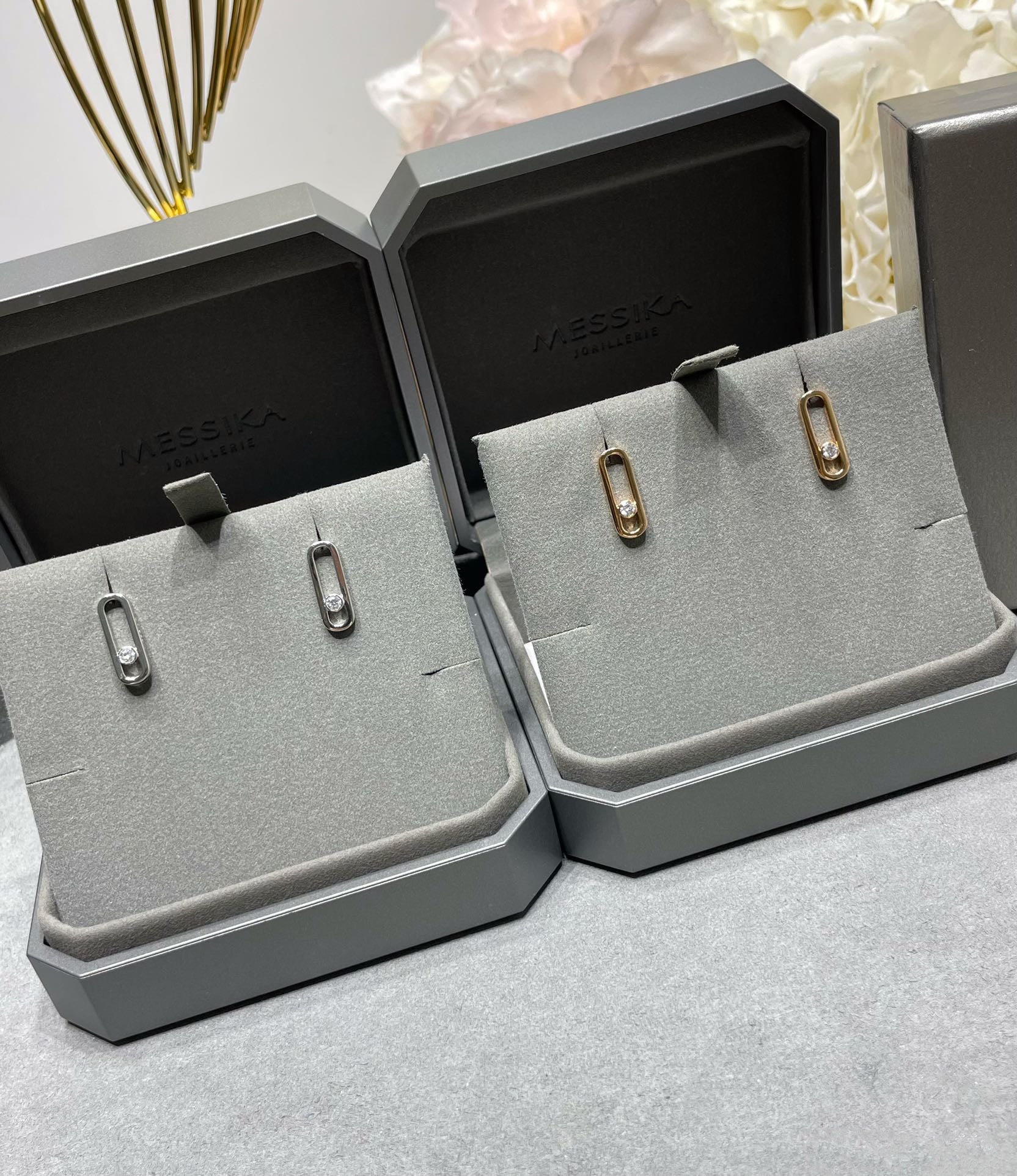 MOVE UNO SMALL 1 DIAMOND EARRINGS