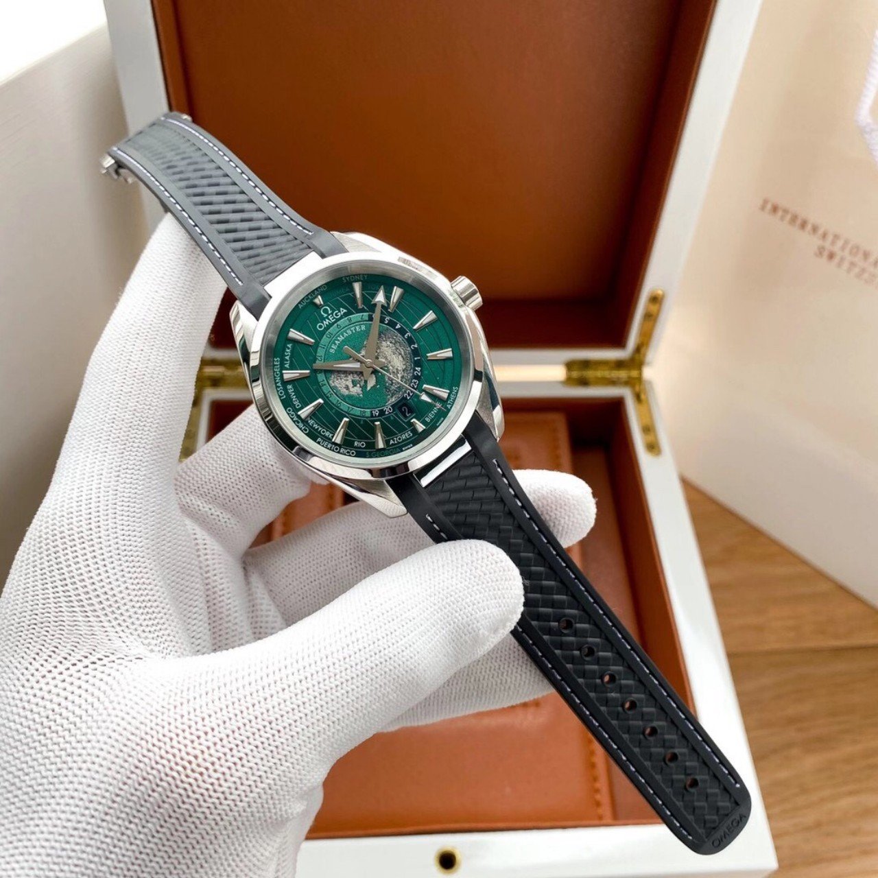 SEAMASTER AQUA TERRA 150M WORLDTIMER GREEN DIAL