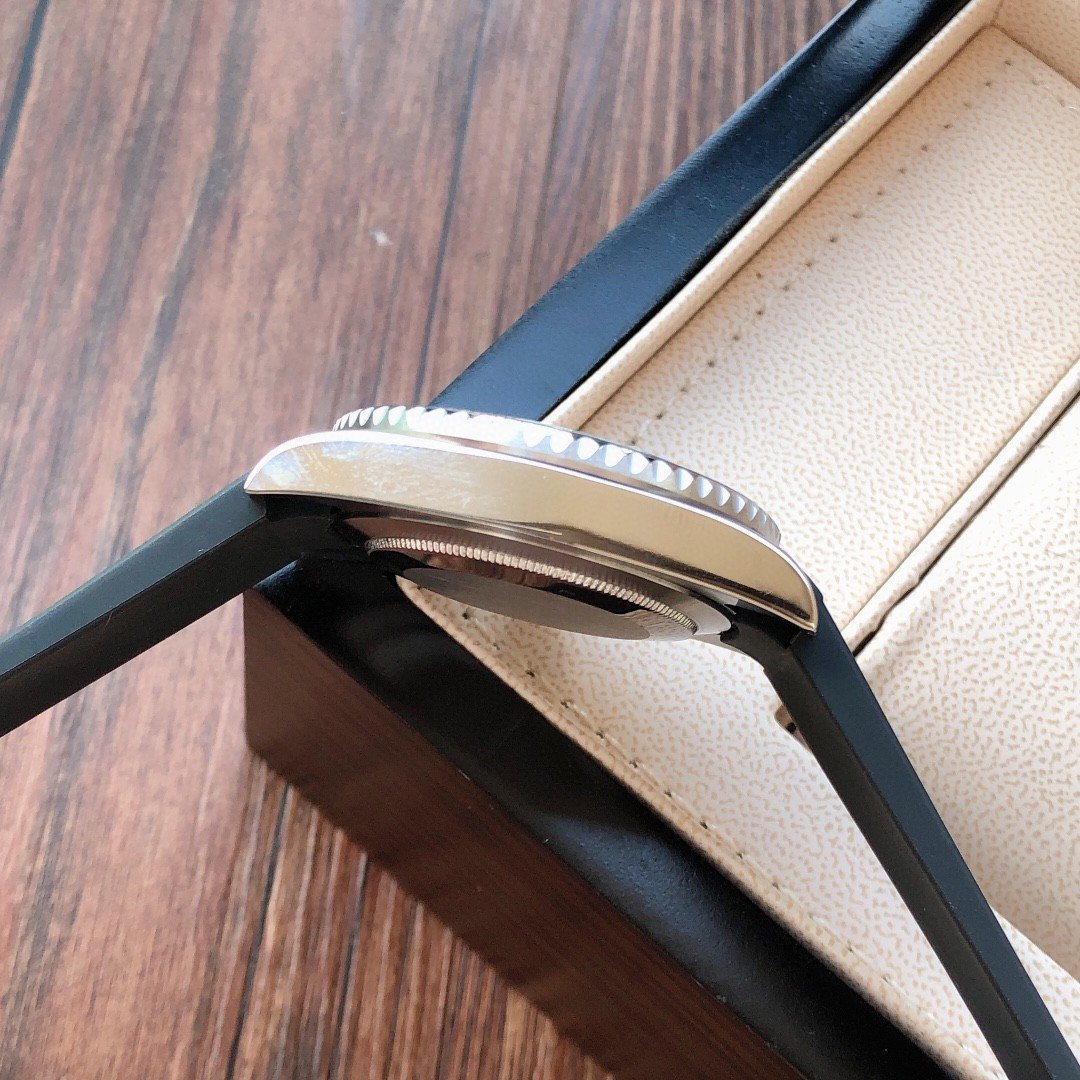 SUBMARINER DATE 40 CERAMIC BEZEL RUBBER STRAP